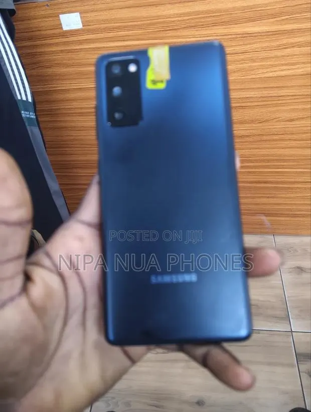 New Samsung Galaxy S20 FE 128 GB Black · Photo 1