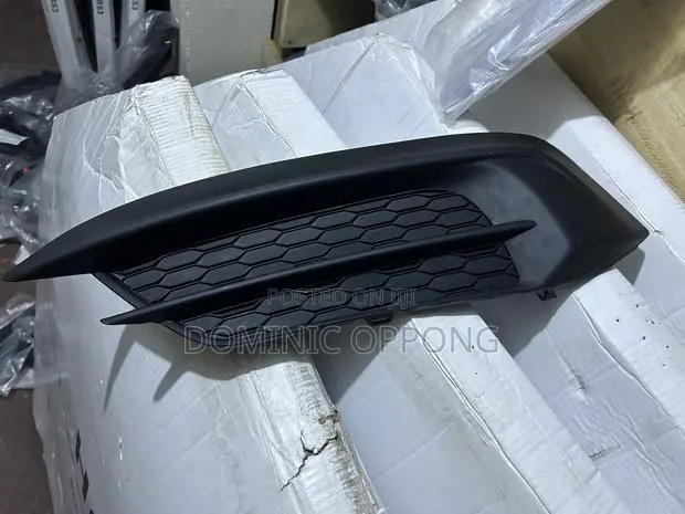 Honda Civic 2016-2017 Sealed Fog Light Cover · Photo 1