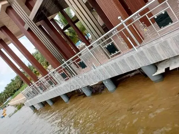 Stainless Steel With Glass Balusters · Photo 1