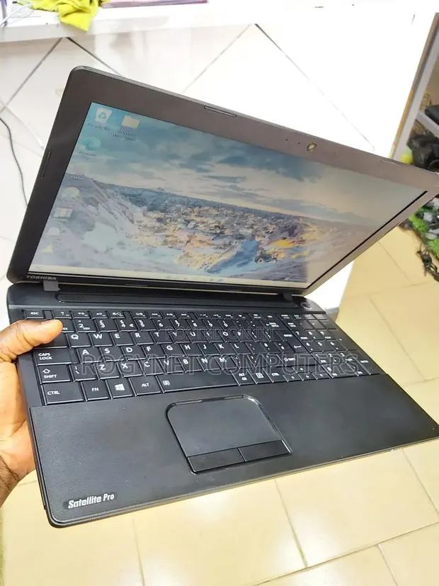 Laptop Toshiba Satellite C50 8GB Intel Core i3 HDD 500GB · Photo 1