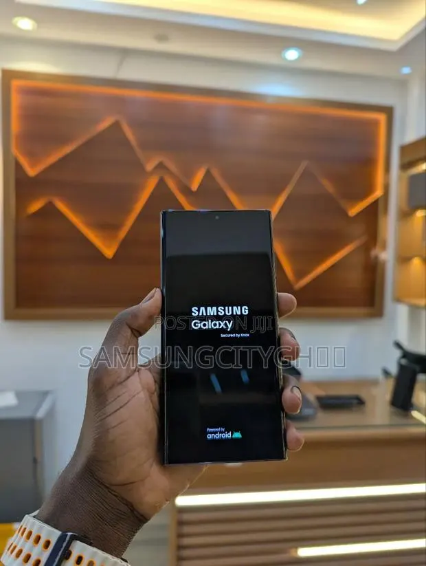 New Samsung Galaxy S22 Ultra 5G 128 GB Black · Photo 1