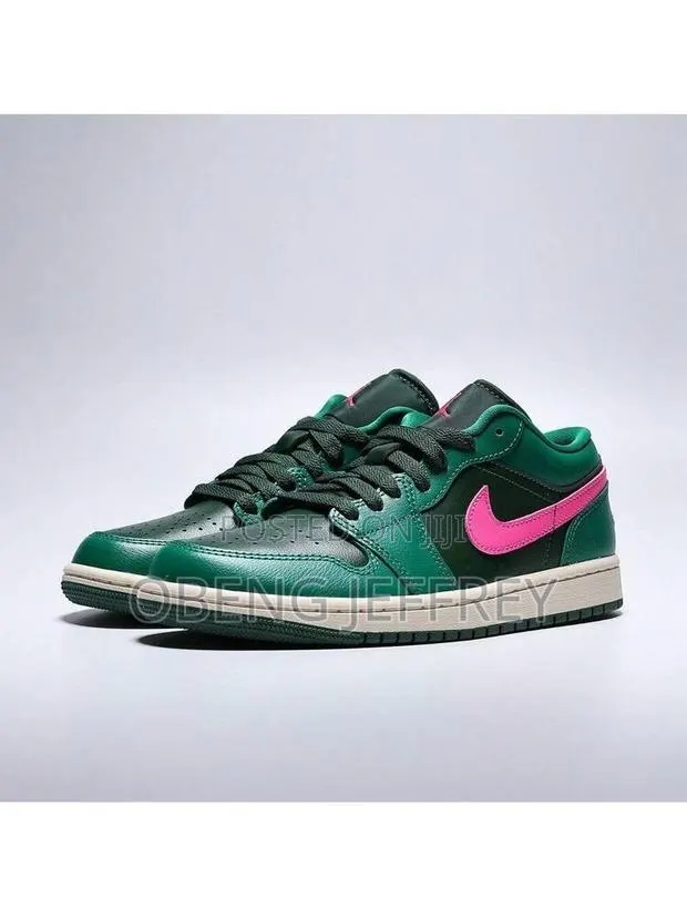Original Air Jordan 1 Low Fir Green/Pink Swoosh · Photo 1