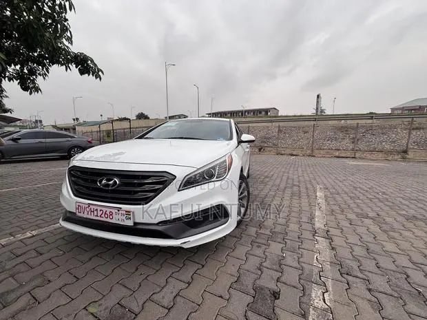 Hyundai Sonata Sport Sedan FWD (2.4L 4cyl 6A) 2017 White · Photo 1