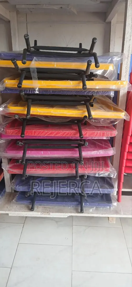 Foldable Plastic Table · Photo 1