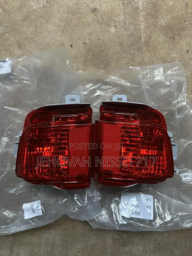 Toyota LC 300 2016 Back Bumper Reflector · Photo 1