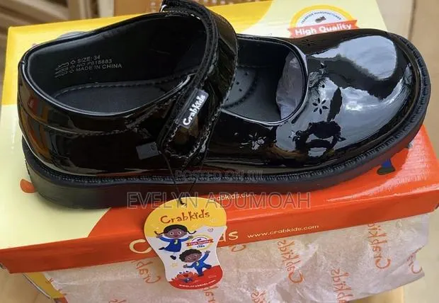 Crab Kids Black Shoe · Photo 1