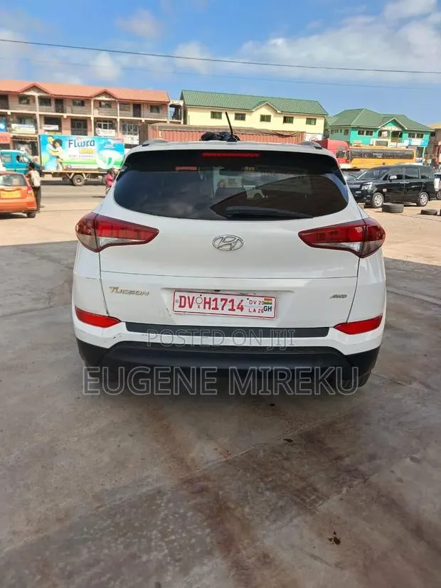 Hyundai Tucson 2018 White · Photo 1