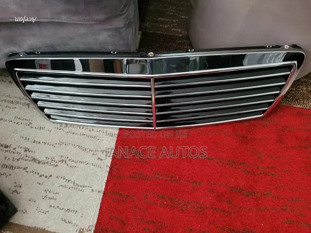 Mercedes E- Class W210 Black and Chromed Centre Radiator Grille · Photo 1