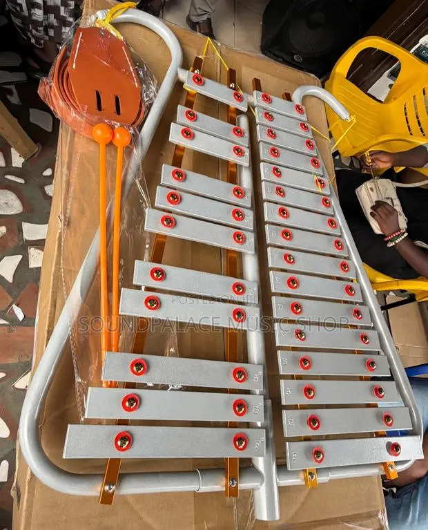 27-Note Aluminum Marching Glockenspiel/ Bell Lyre · Photo 1
