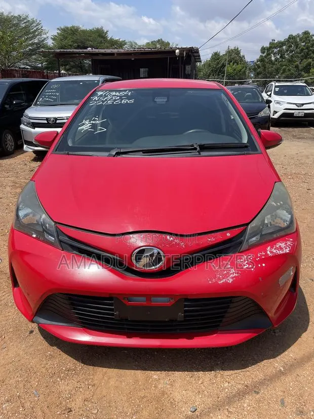 Toyota Vitz 1.3 FWD 5dr 2015 Red · Photo 1