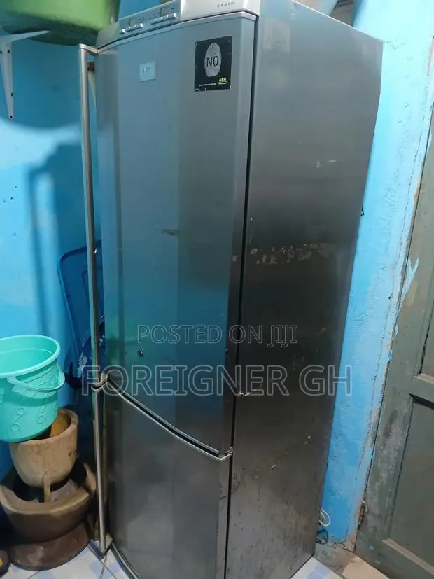 AEG Refrigerator Going for a Cool Price · Photo 1