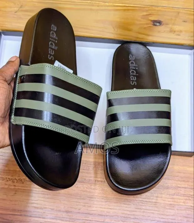 Addias Slippers · Photo 1
