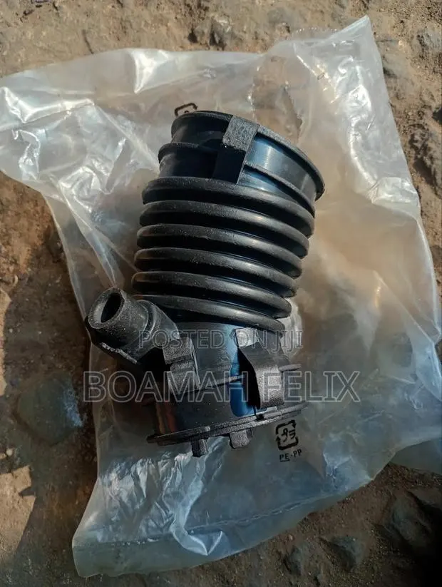 Honda Civic 2012-2016 Air Cleaner Hose · Photo 1