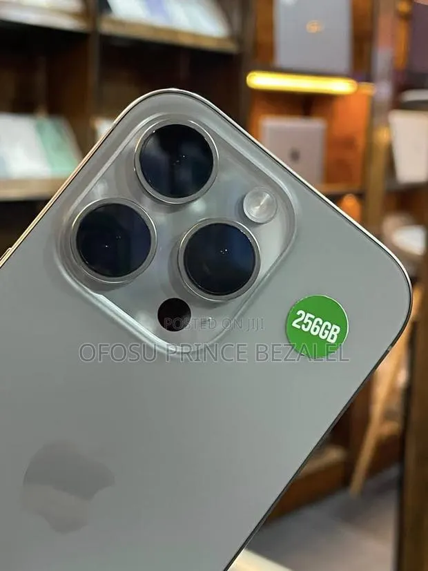 Apple iPhone 15 Pro 256 GB Gray · Photo 1