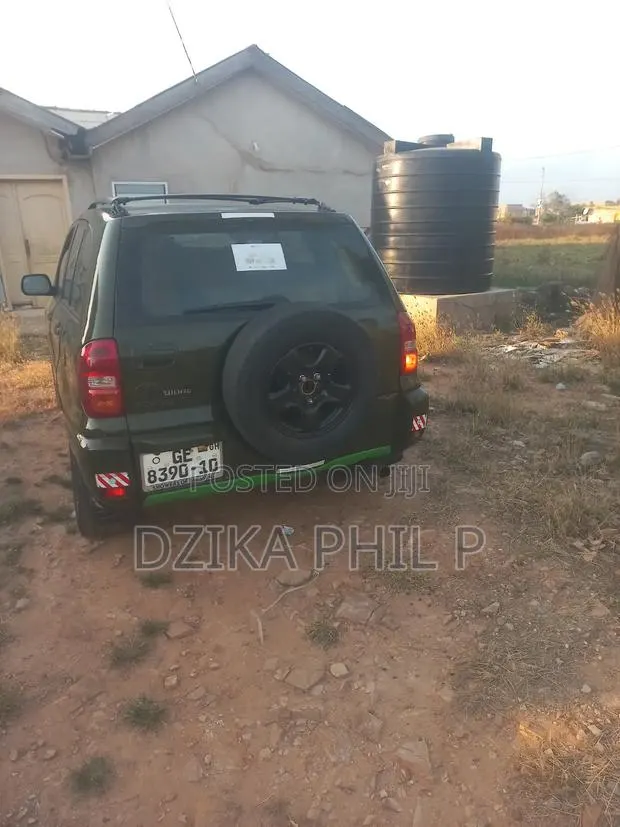 Toyota RAV4 2005 Green · Photo 1