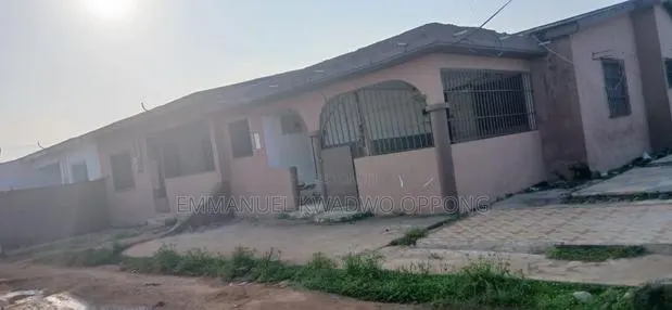 5bdrm House in Dansoman Estate, Exhibition for sale · Photo 1