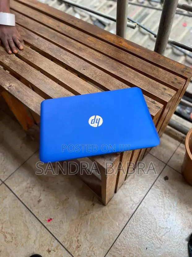 New Laptop HP Stream 14 2GB Intel SSD 32GB · Photo 1
