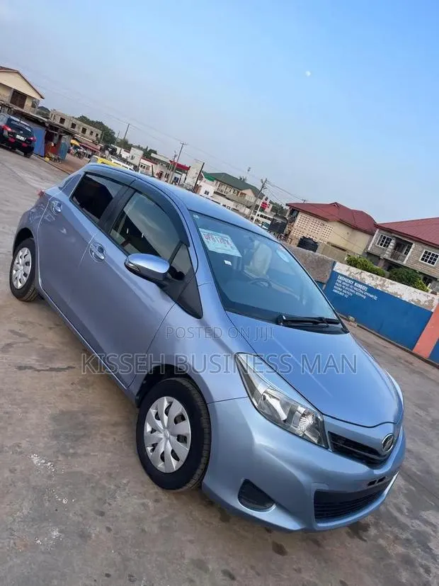 Toyota Vitz 2014 Blue · Photo 1