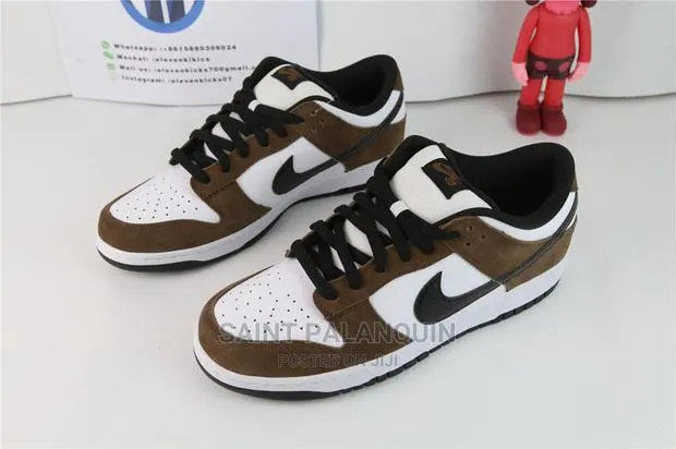 Nike Dunks · Photo 1