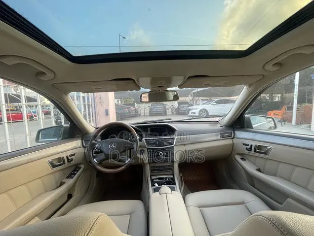 Mercedes-Benz E350 Base 4dr Sedan RWD (3.5L 6cyl 7A) 2010 Gold · Photo 1