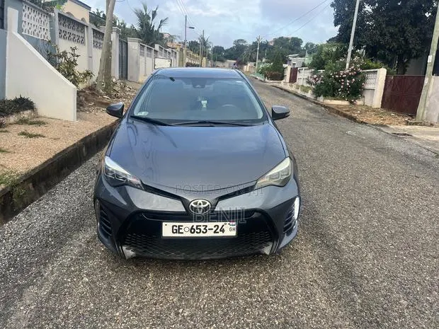 Toyota Corolla 2017 Gray · Photo 1