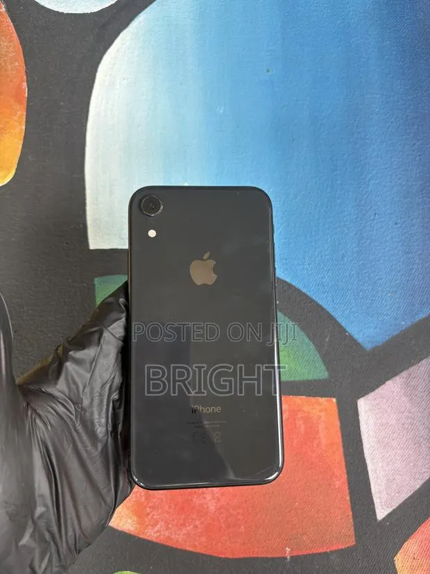 Apple iPhone XR 64 GB Black · Photo 1