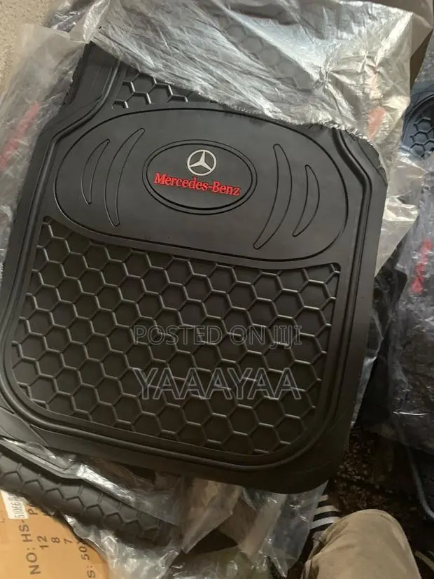 Original Mercedes Benz Floor Mat Available · Photo 1