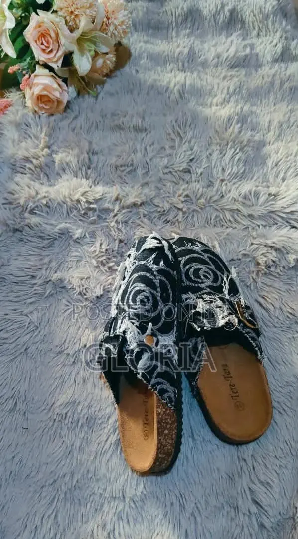 Women's Shoe · Photo 1