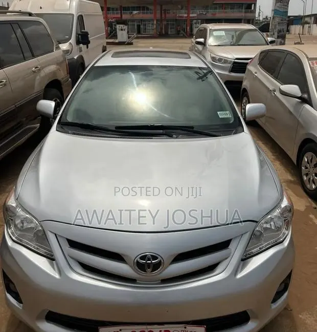 Toyota Corolla 2013 Silver · Photo 1