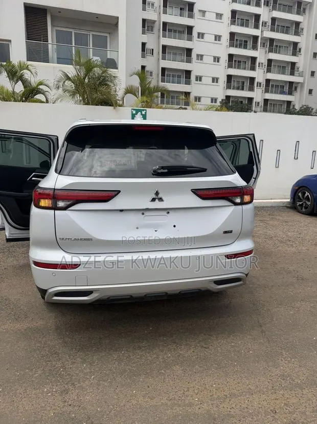 Mitsubishi Outlander SEL 2023 White · Photo 1