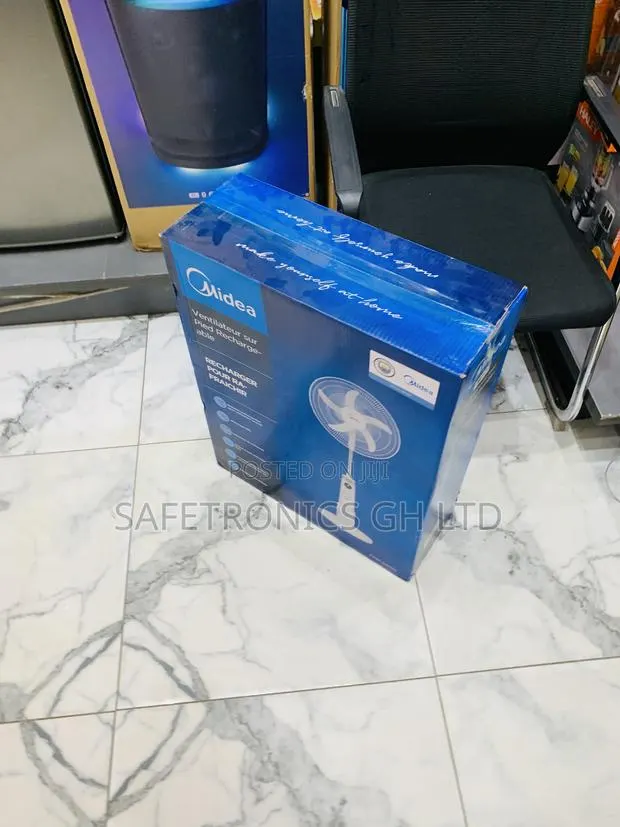 Newly Bulky Midea 18-Inch Rechargeable Stand Fan · Photo 1