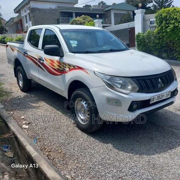 Mitsubishi L200 2015 White · Photo 1