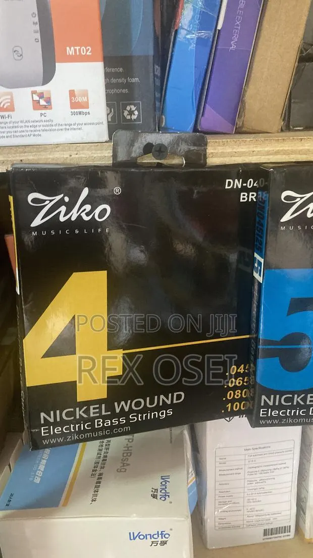 4 Bass Guitar Strings · Photo 1