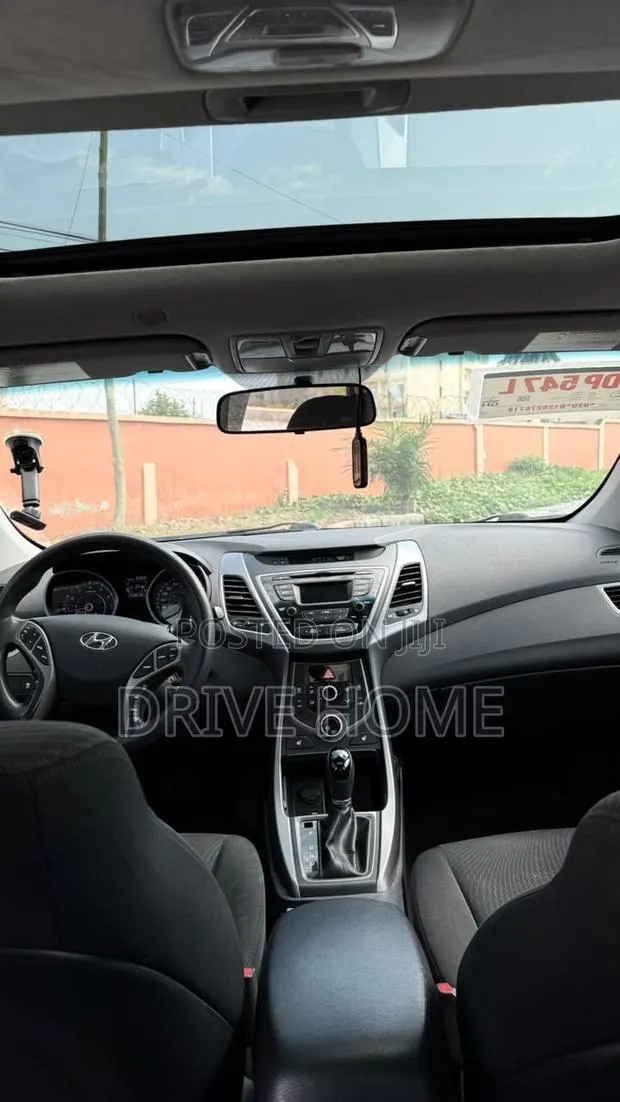 Hyundai Elantra 2015 · Photo 3
