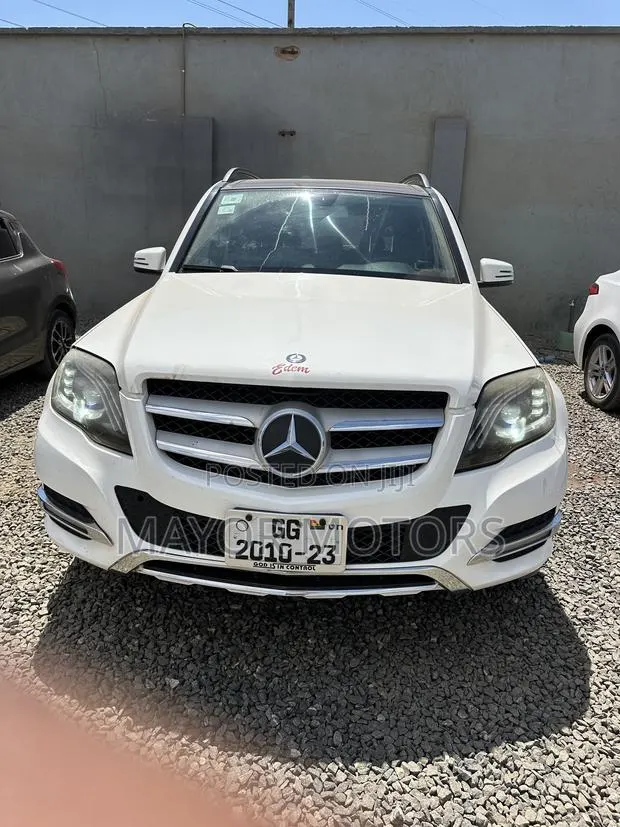 Mercedes-Benz GLK-Class Base GLK 350 4dr AWD 4MATIC (3.5L 6cyl 7A) 2015 · Photo 1