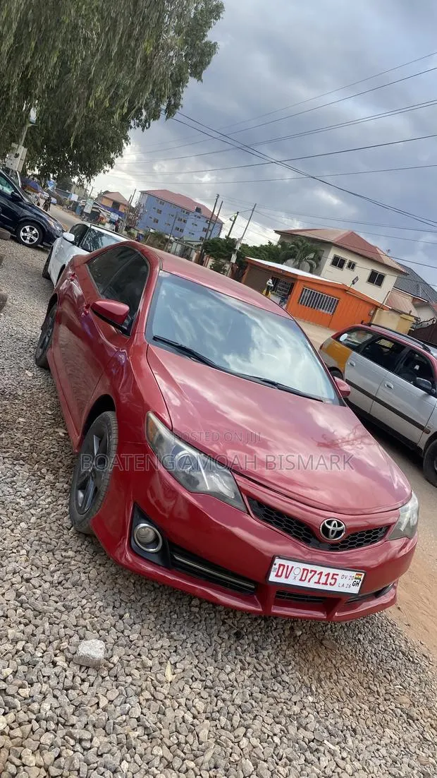 Toyota Camry 2012 Red · Photo 1