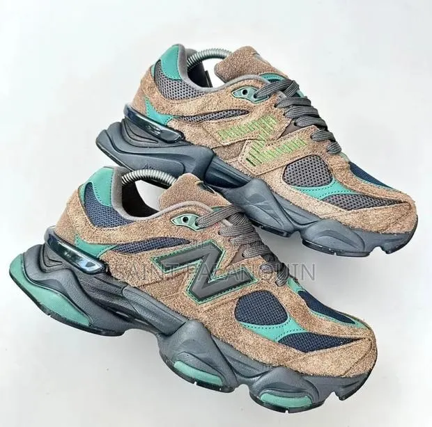 New Balance Sneakers · Photo 1