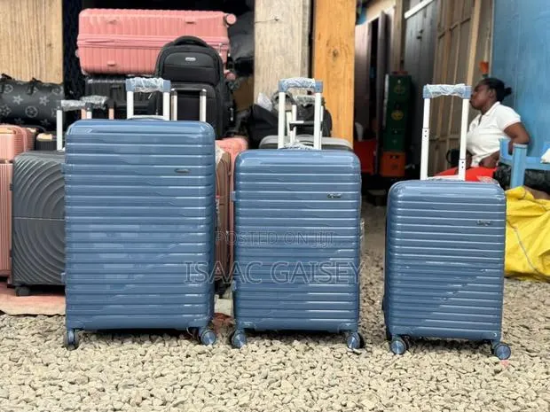 30" Three Set Concord Anticrake Luggages/Travel Bags · Photo 1