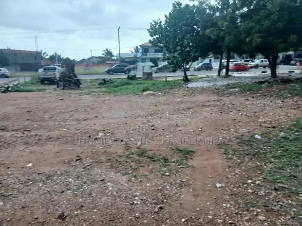 Main Road 2 and Half Plots at Pokuase-Kwabenya Highway for Sale · Photo 1