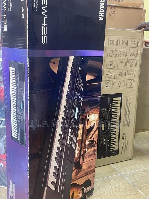 Yamaha PSR E W425 Keyboard · Photo 1