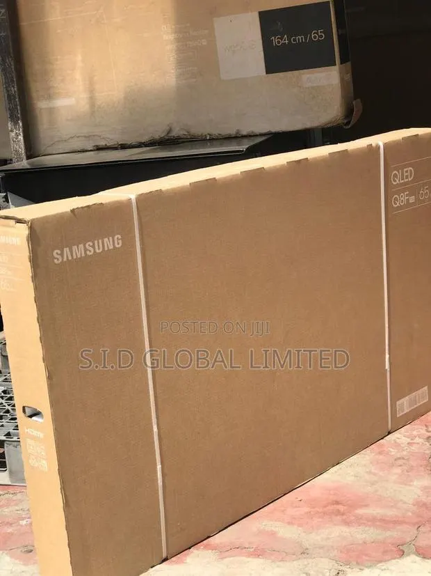 Experience Seamless Connectivity With Samsung 65" Qled Vision 65q8f · Photo 1