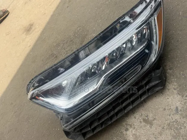Honda CRV 2018 Headlight · Photo 1