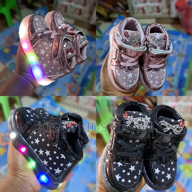 Baby Girl Shoe With Light, Size 24 ( Black) · Photo 1