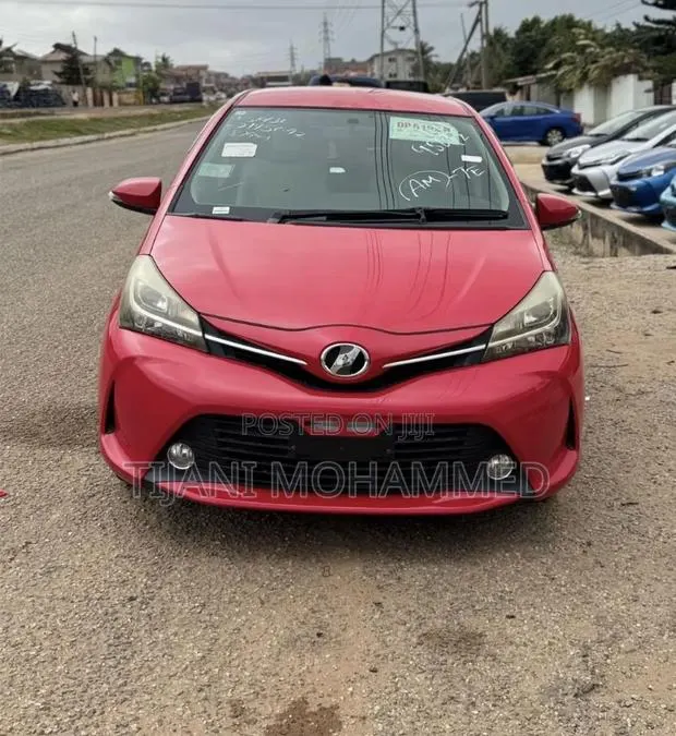 Toyota Vitz 2015 Red · Photo 1