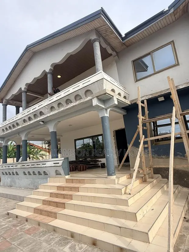 9bdrm House in Hfc Estate Area, Spintex for rent · Photo 1