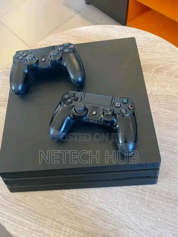 Play Station 4 Pro Two Pad · Photo 1