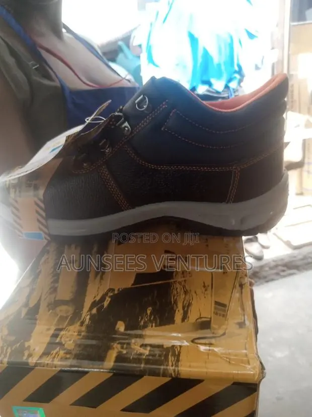 Safety Boot · Photo 1