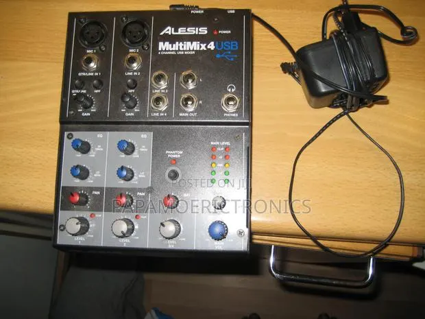 Alesis Multimix 4 Usb Mixing Console Black · Photo 1