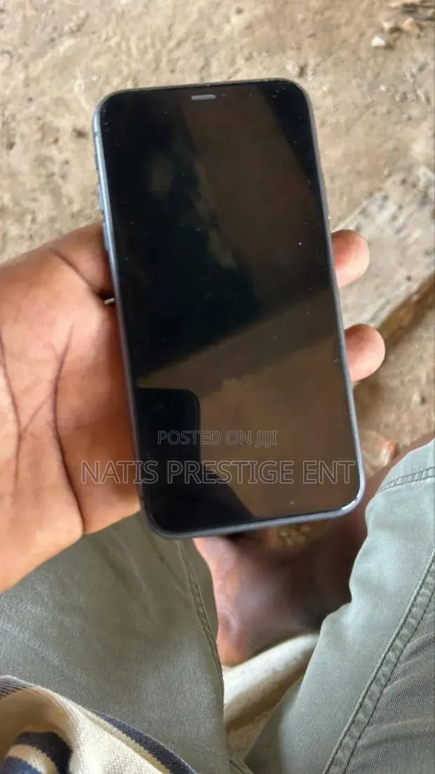 Apple iPhone 11 128 GB Black · Photo 1