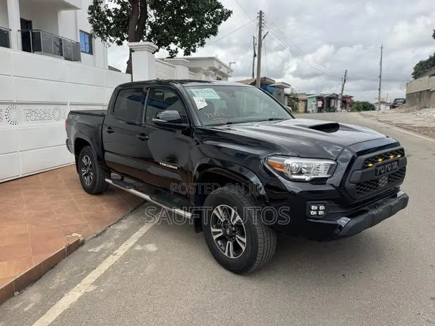 Toyota Tacoma TRD Sport 2018 Black · Photo 1